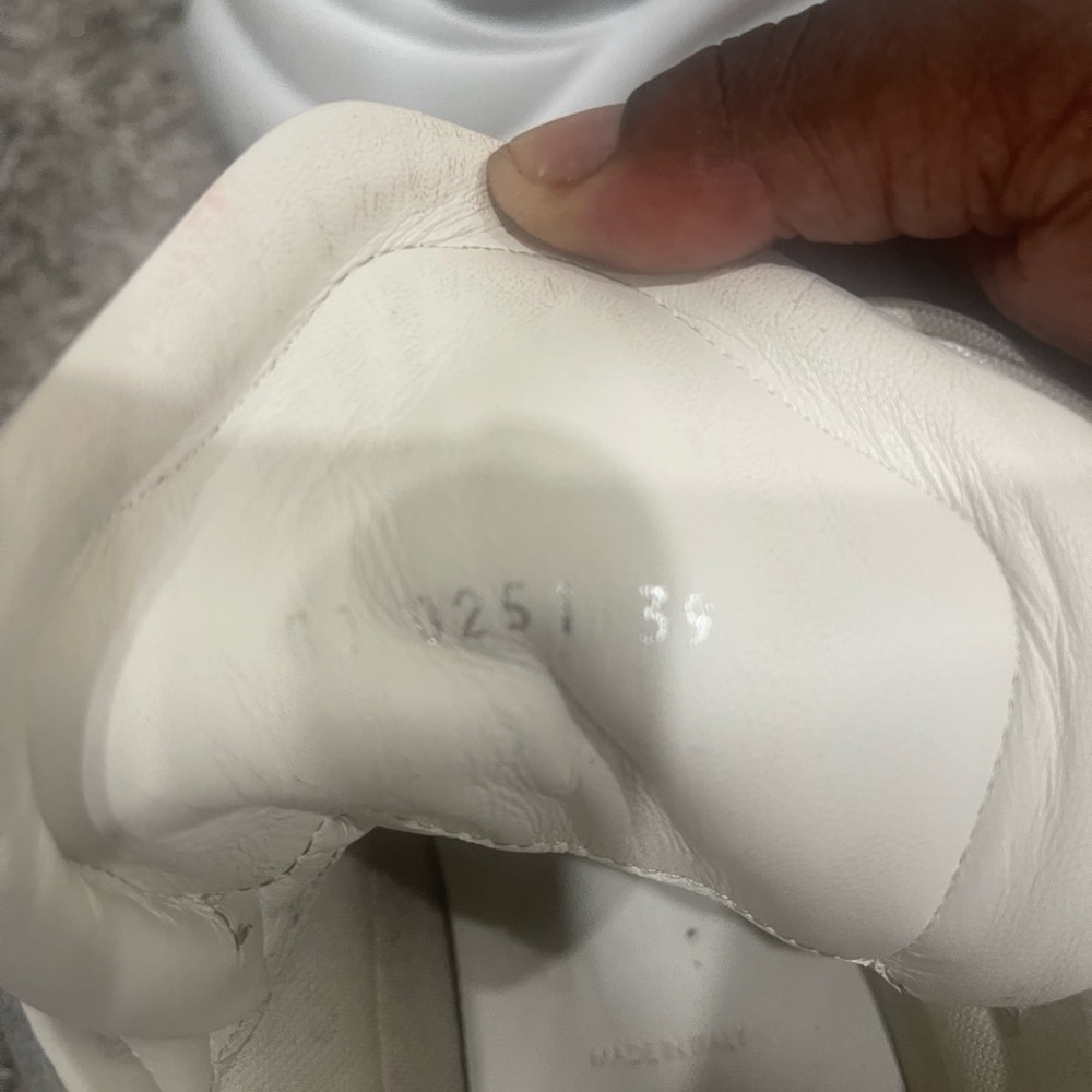 Might have to clean the soles of the inside, worn a couple times! - Picture 4 of 7